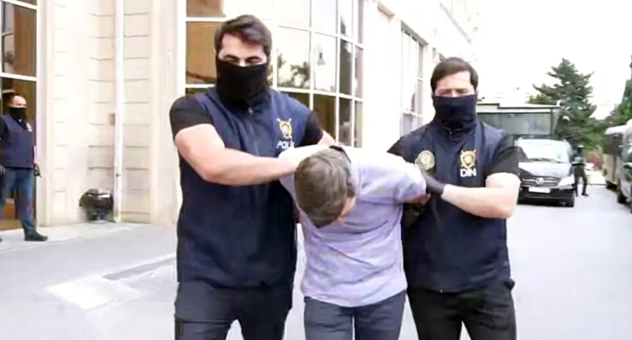 Задержание сотрудника "Sputnik Азербайджан". Скриншот видео am.sputniknews.ru