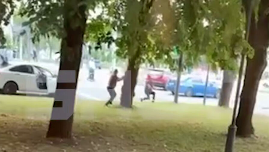 Нападение на полицейских в Нальчике. 4 июля 2025 г. Скриншот видео https://www.gazeta.ru/auto/news/2025/07/04/26198558.shtml