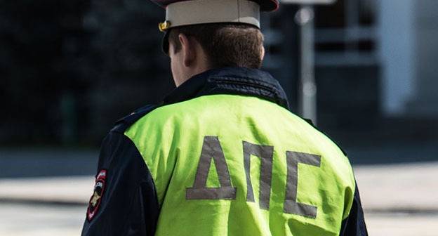 Инспектор ДПС. Фото Елены Синеок, "Юга.ру"