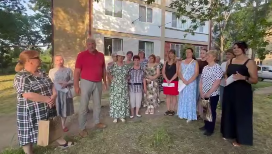 Жители поселка Нежинский обратились к президенту. Стоп-кадр видео из Telegram-канала Евгения Ступина от 11.07.25, https://t.me/evstupin/5393 Жители поселка Нежинский обратились к президенту. Стоп-кадр видео из Telegram-канала Евгения Ступина от 11.07.25, https://t.me/evstupin/5393