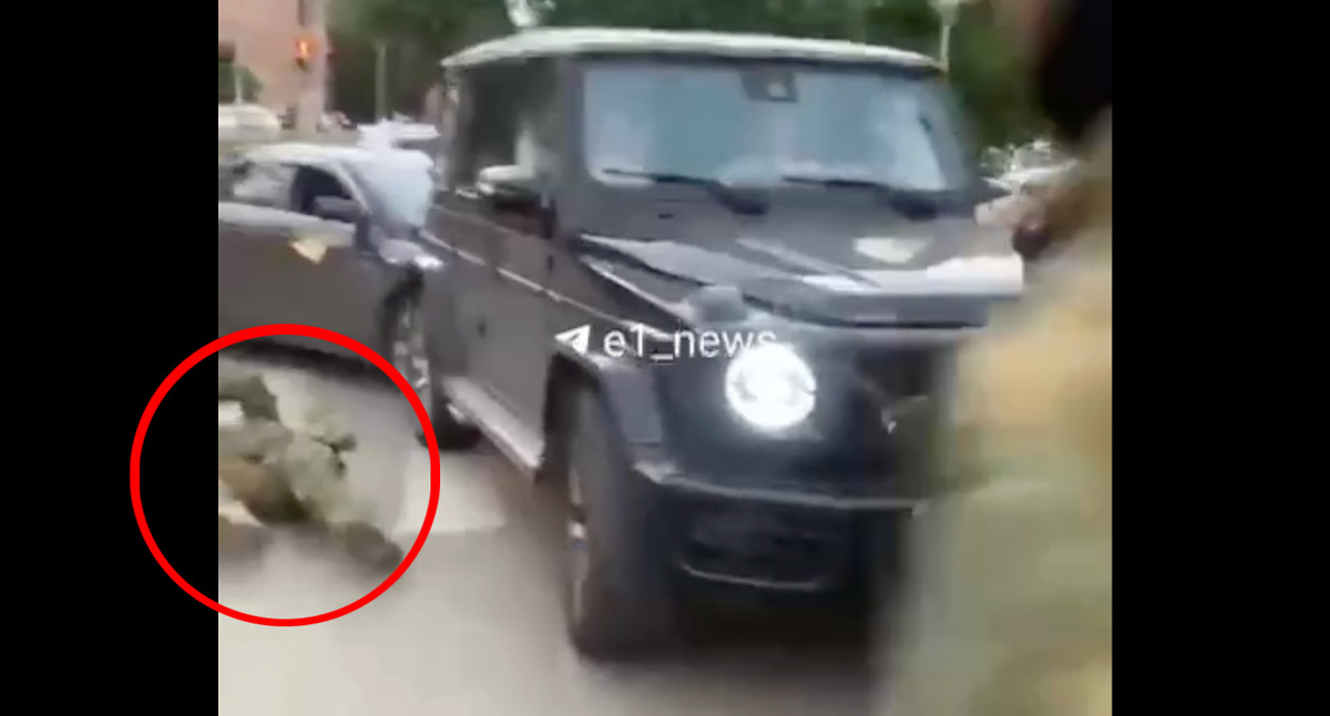 Момент падения силовика. Стопкадр: телеграм-канал e1_news