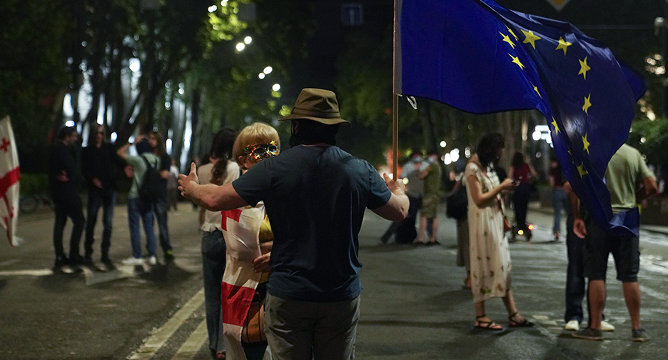 Протестующие на проспекте Руставели в Тбилиси. Фото: Keto Mikadze / Publika
