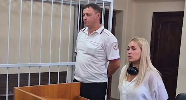 Карина Ощуркова в зале суда. 4 августа 2025 г. Скриншот видео https://t.me/opskuban/1264