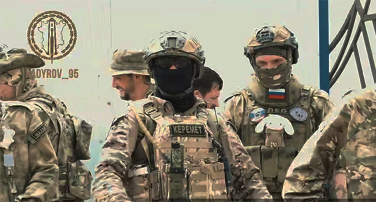 Группа бойцов отправлена из Чечни в зону СВО. 7 августа 2025 г. Скриншот видео https://t.me/RKadyrov_95/5889