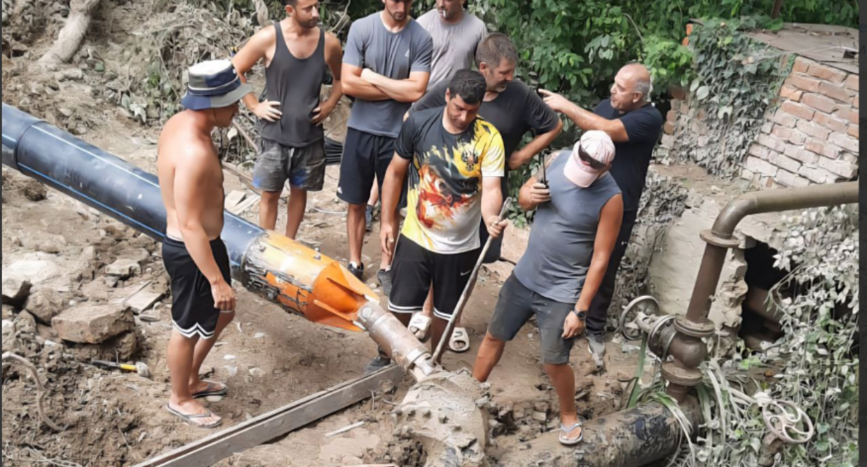 Прокладка водовода в Лермонтово. Скриншот фото из Telegram-канала Сергея Бойко от 07.08.25, https://t.me/glavatuapseregion/3803