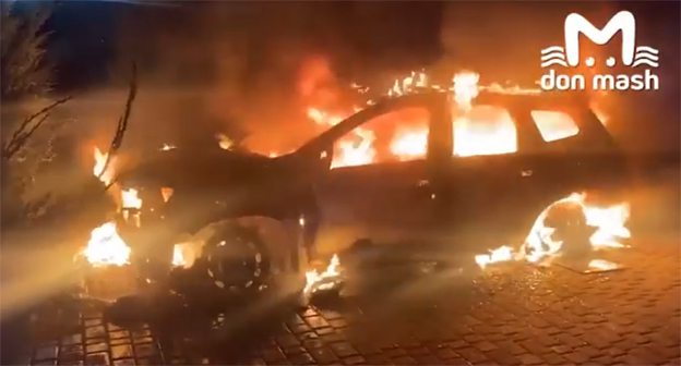 Поджог машины в Пролетарске. 22 августа 2025 г. Скриншот видео https://ro.today/33923-v-rostovskoj-oblasti-neizvestnyj-celenapravlenno-podzhog-mashinu-redaktora-mestnoj-programmy-nasha-nedelja-proletarsk.html Поджог машины в Пролетарске. 22 августа 2025 г. Скриншот видео https://ro.today/33923-v-rostovskoj-oblasti-neizvestnyj-celenapravlenno-podzhog-mashinu-redaktora-mestnoj-programmy-nasha-nedelja-proletarsk.html