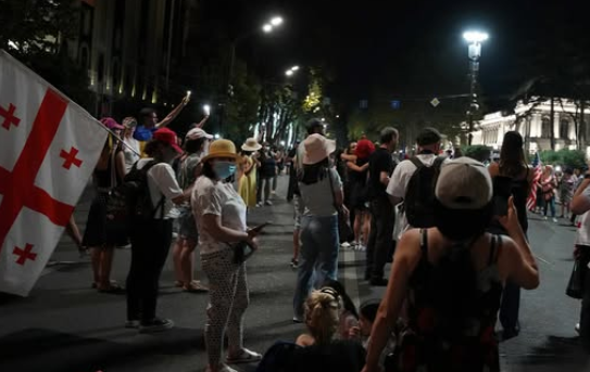 Акция протеста у парламента Грузии. Скриншот фото Publika от 31.08.25, https://www.facebook.com/photo/?fbid=1537809054285306&set=a.715406393192247. Акция протеста у парламента Грузии. Скриншот фото Publika от 31.08.25, https://www.facebook.com/photo/?fbid=1537809054285306&set=a.715406393192247.