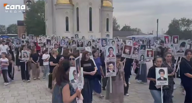 Траурные мероприятия в Беслане. 3 сентября 2025 г. Скриншот видео https://t.me/sapa_15/7234 Траурные мероприятия в Беслане. 3 сентября 2025 г. Скриншот видео https://t.me/sapa_15/7234