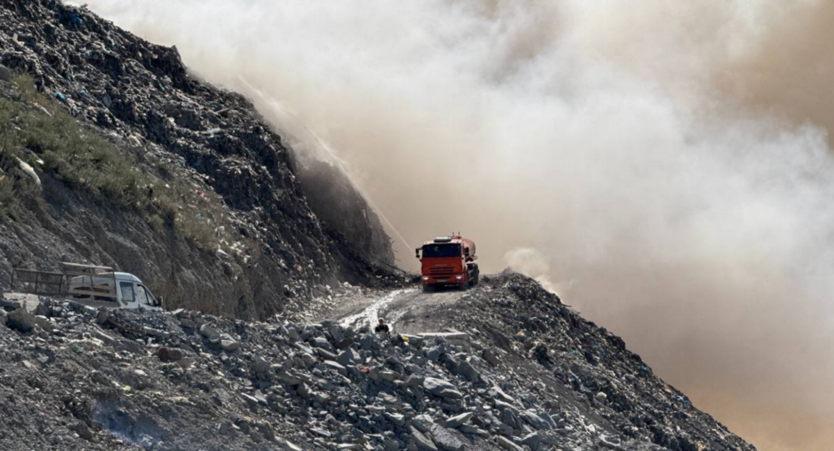 Пожар на мусорном полигоне в Новороссийске. Скриншот фото из Telegram-канала Андрея Кравченко от 06.09.25, https://t.me/kravchenko_glava_nvrsk/12848 Пожар на мусорном полигоне в Новороссийске. Скриншот фото из Telegram-канала Андрея Кравченко от 06.09.25, https://t.me/kravchenko_glava_nvrsk/12848