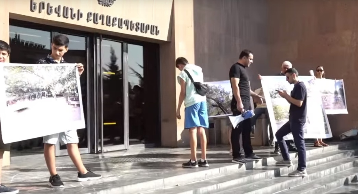 Участники акции протеста в Ереване. 9 сентября 2025 года. Кадр видео News.am https://news.am/rus/news/903375.html