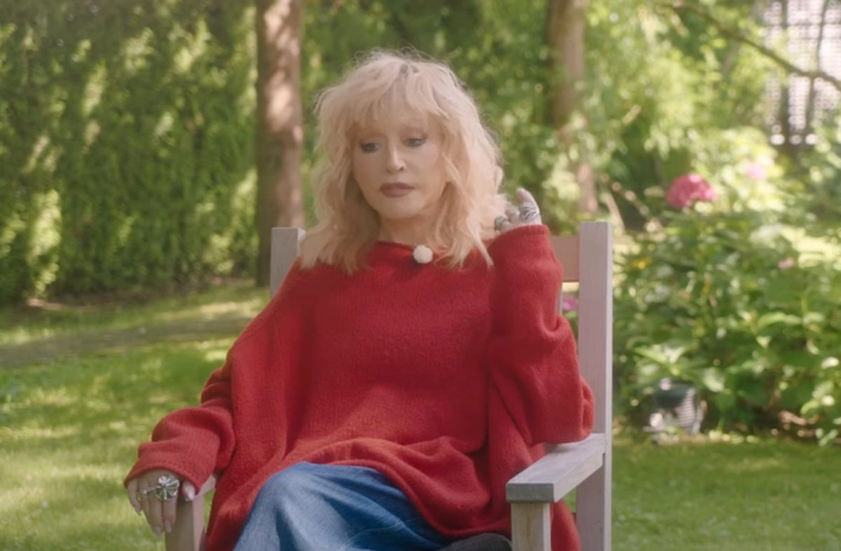 Алла Пугачева. Скриншот видео из Youtube-канала "Скажи Гордеевой" от 10.09.25, https://www.youtube.com/watch?v=D6rFxVPz7UI