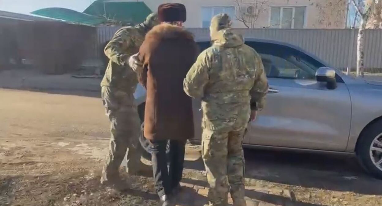 Задержание Александра Пономарева. Кадр оперативного видео УФСБ по Волгоградской области.