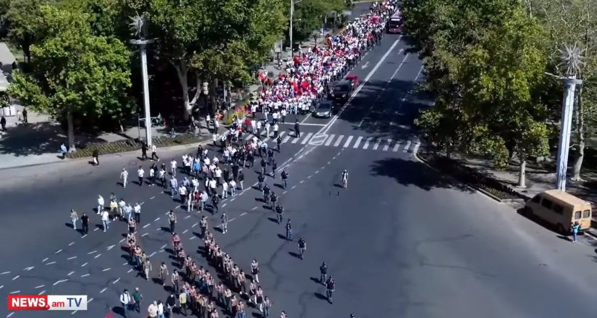 Шествие в Ереване. 21 сентября 2025 года. Кадр видео News.am https://www.youtube.com/watch?v=MgXrzFEIteA