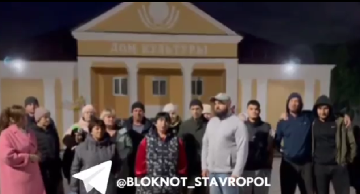 Обращение жителей ставропольских сел. Стоп-кадр видео "Блокнот Ставрополь" от 5.10.25, https://bloknot-stavropol.ru/news/bez-avtobusa-kak-bez-nog-zhiteli-sel-na-stavropole-1906096