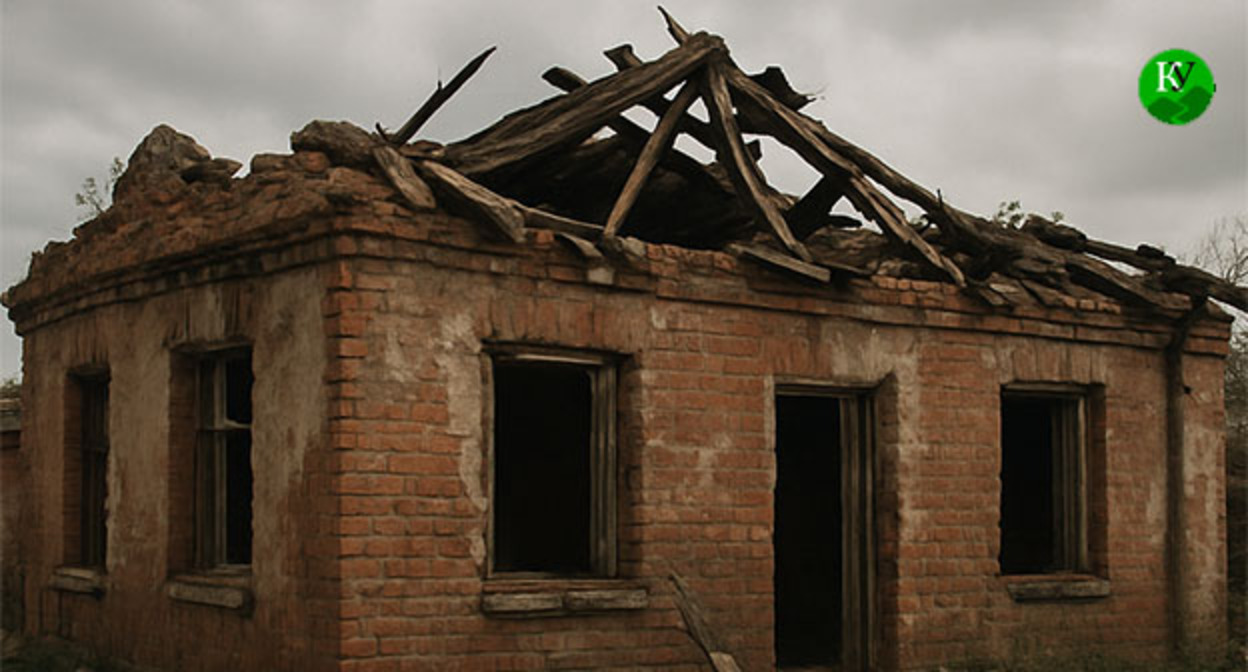 Разрушенный дом. Иллюстрация "Кавказского узла", созданная с помощью ИИ в программе Copilot