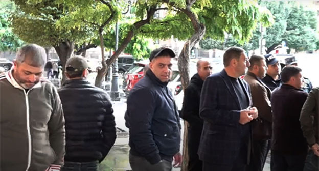 Водители армянских фур во время акции протеста. 13 октября 2025 г. Скриншот видео https://pastinfo.am/ru/videos/2025/10/13 Водители армянских фур во время акции протеста. 13 октября 2025 г. Скриншот видео https://pastinfo.am/ru/videos/2025/10/13