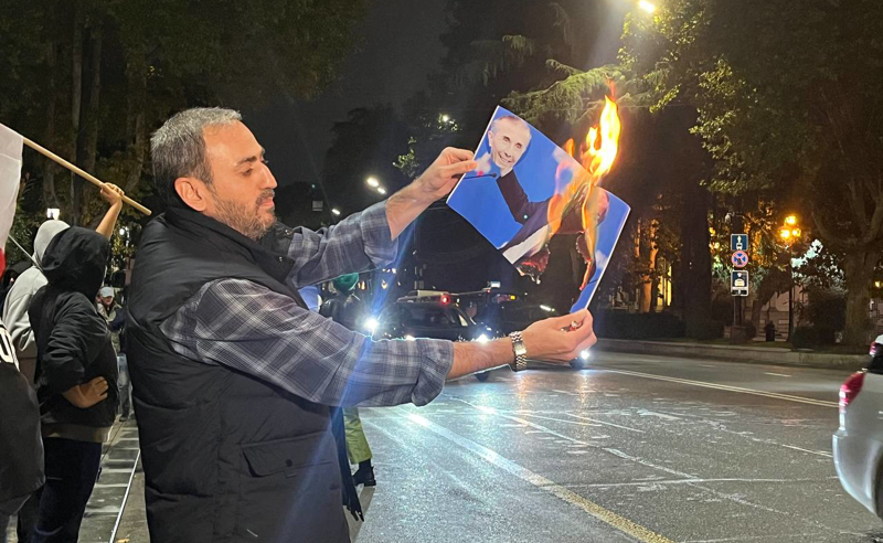 Афган Садыгов на акции протеста 17 октября. Кадр телекомпании Pirveli