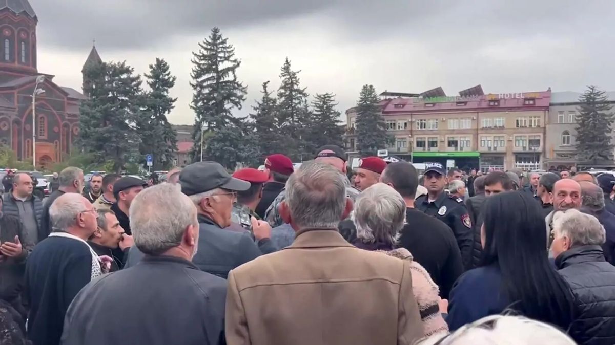 Акция протеста у мэрии Гюмри. 20 октября 2025 г. Фото: https://www.golosarmenii.am