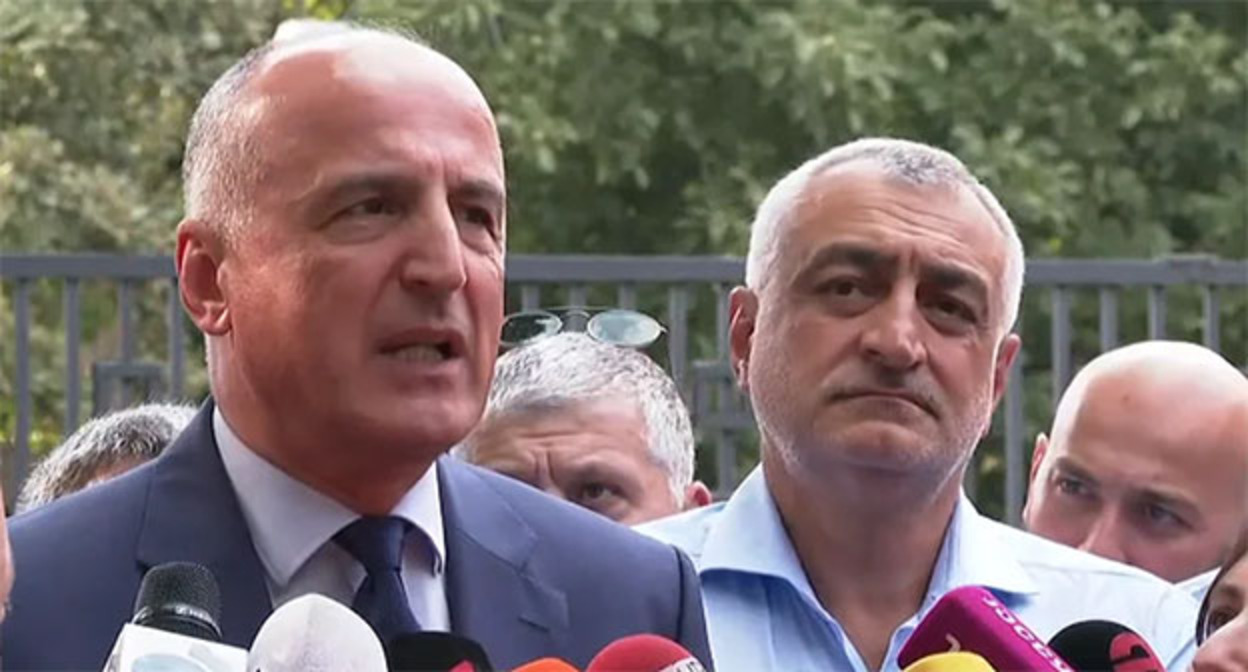 Бадри Джапаридзе (слева) и Мамука Хазарадзе. Скриншот видео https://civil.ge/ru/archives/561615