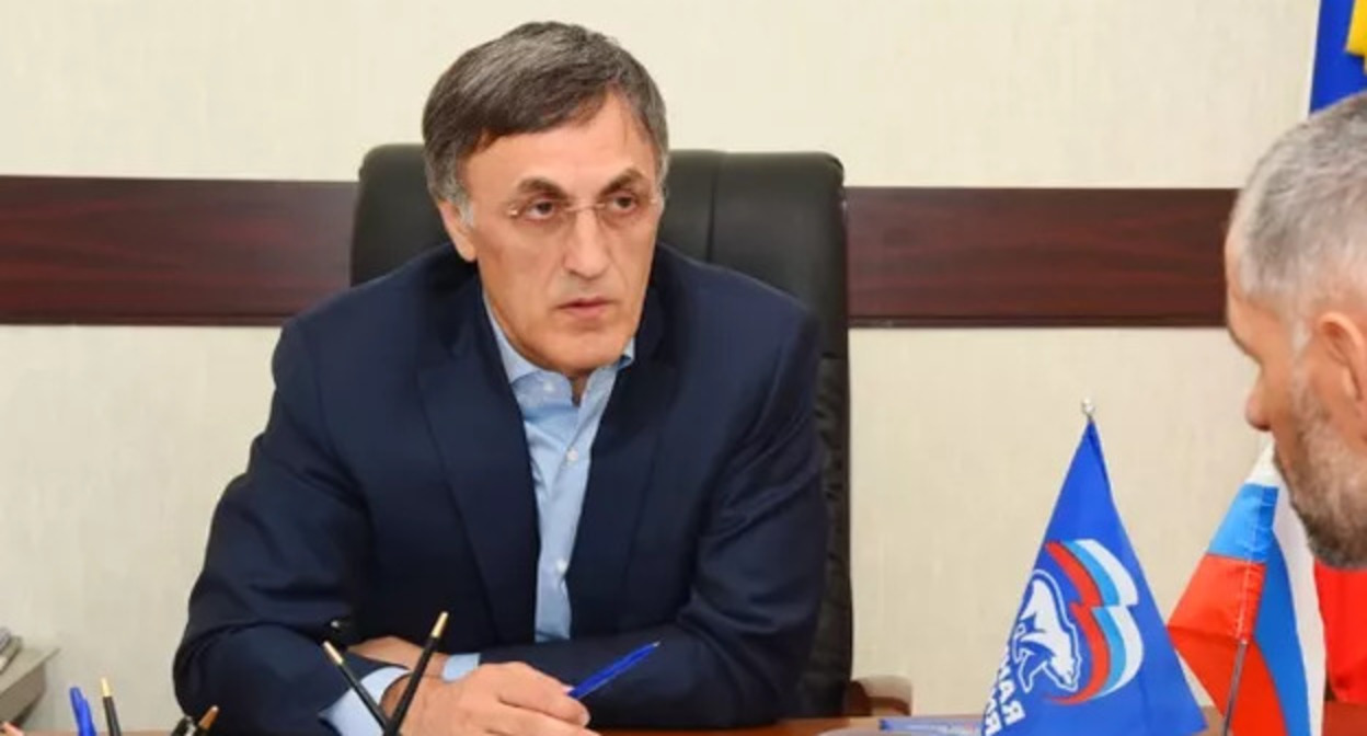 Магомед Гаджиев (признан иноагентом) в 2017 году. Фото: пресс-служба депутата Госдумы. 