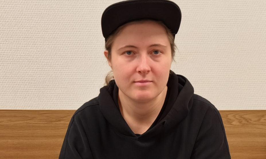 Лена Патяева в суде 27.11.2025. Фото https://t.me/endoflaw/1789