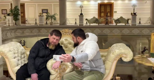 Во время записи глава Чечни полулежал в кресле. Стоп-кадр видео из Telegram=канала Кадырова от 02.01.26, https://t.me/RKadyrov_95/6274.