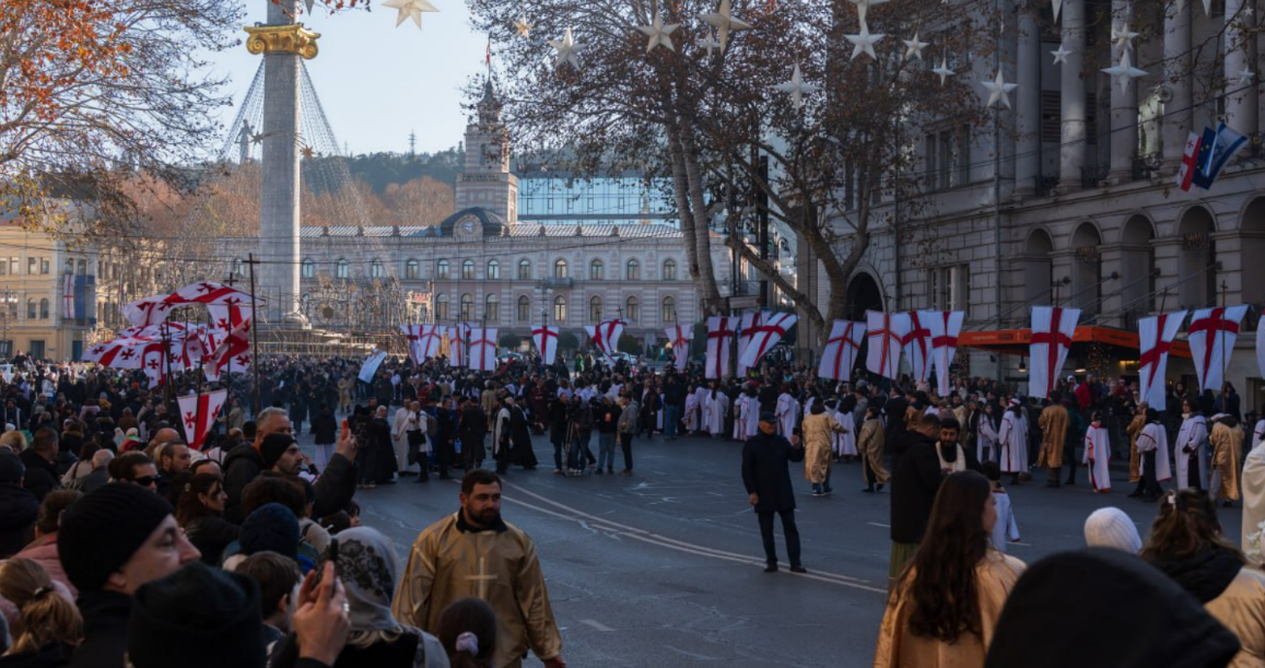Шествие "Алило". Скриншот фото Paper Kartuli от 07.01.26, https://t.me/paperkartuli/25519. Шествие "Алило". Скриншот фото Paper Kartuli от 07.01.26, https://t.me/paperkartuli/25519.