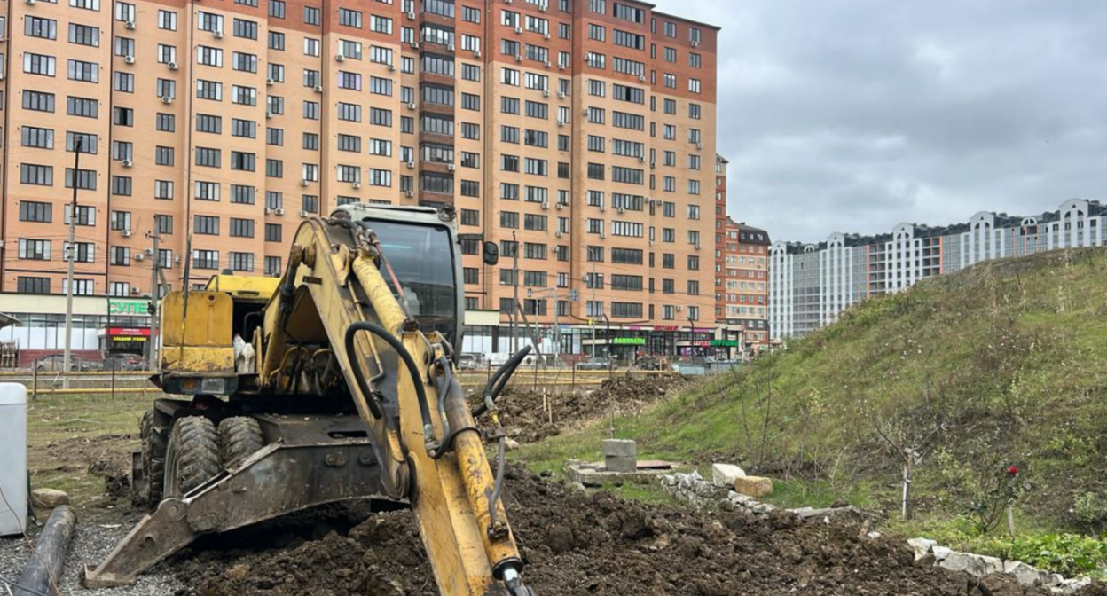 Жители домов по улице Батманова остаются без воды. Скриншот фото администрации Каспийска от 10.01.26, https://t.me/admkasp/25854.