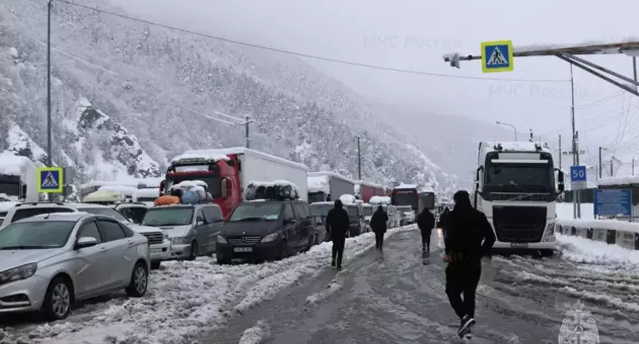 Пункт пропуска "Верхний Ларс". Фото: МЧС России