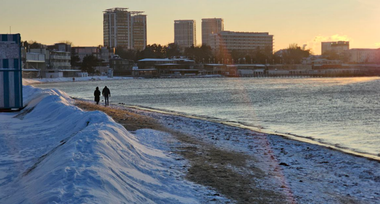 Центральный пляж Анапы. Скриншот фото из Telegram-канала Юрия Озаровского от 17.01.26, https://t.me/MoreOz/114599.  