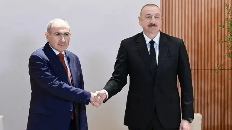 Никол Пашинян (слева) и Ильхам Алиев. Фото: Официальный сайт Президента Азербайджанской Республики