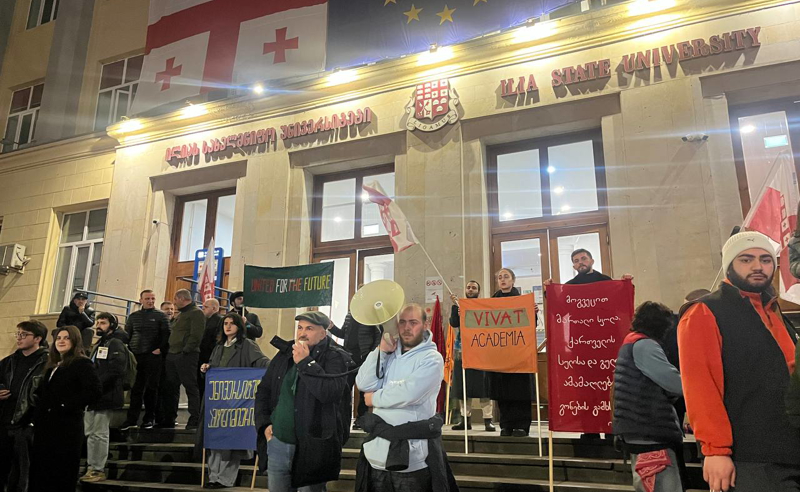 Акция студентов университета имени Илии. Кадр видеосюжета телеканала Pirveli