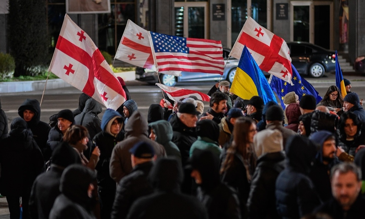 Протестующие на проспекте Руставели, 23 февраля 2026 года. Фото: Mindia Gabadze / Publika