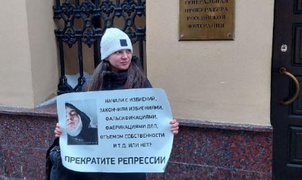 Задержание Юлии Мельниченко. 24 февраля 2026  г. Фото: https://t.me/ovdinfolive/40121 включено в реестр инагентов