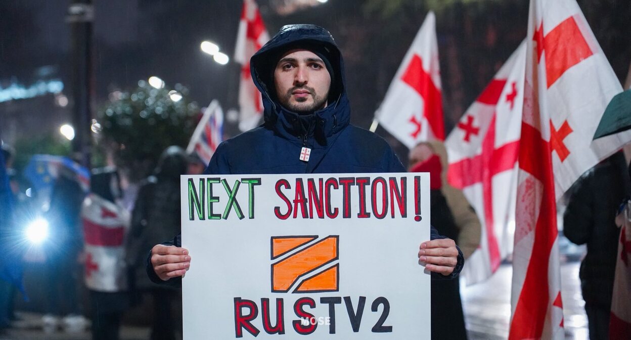 Участник акции протеста на Руставели, 26 февраля 2026 года. Фото: Mo Se / Facebook