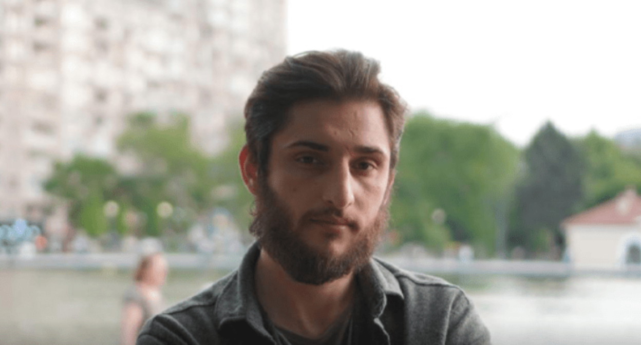 Нурлан Гахраманлы. Фото с сайта Meydan TV https://www.meydan.tv/ru/article/po-delu-mejdan-tv-zaderzhan-zhurnalist-nurlan-libre/