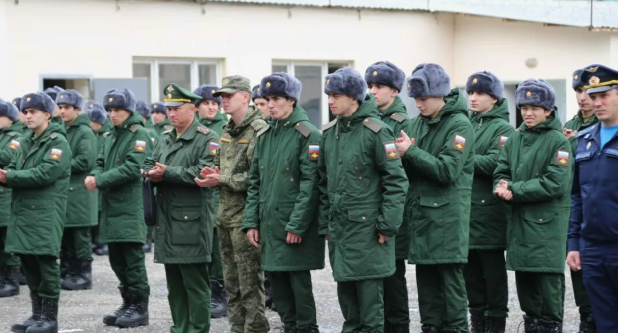 Призывники из Дагестана. Скриншот фото https://yoldash.ru/news/vsego-iz-dagestana-budut-sluzhit-35-tys-chelovek/