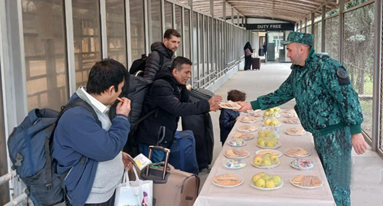 Эвакуация людей из Ирана в Азербайджан. Фото: https://news.day.az/society/1823344.html#1823344-8