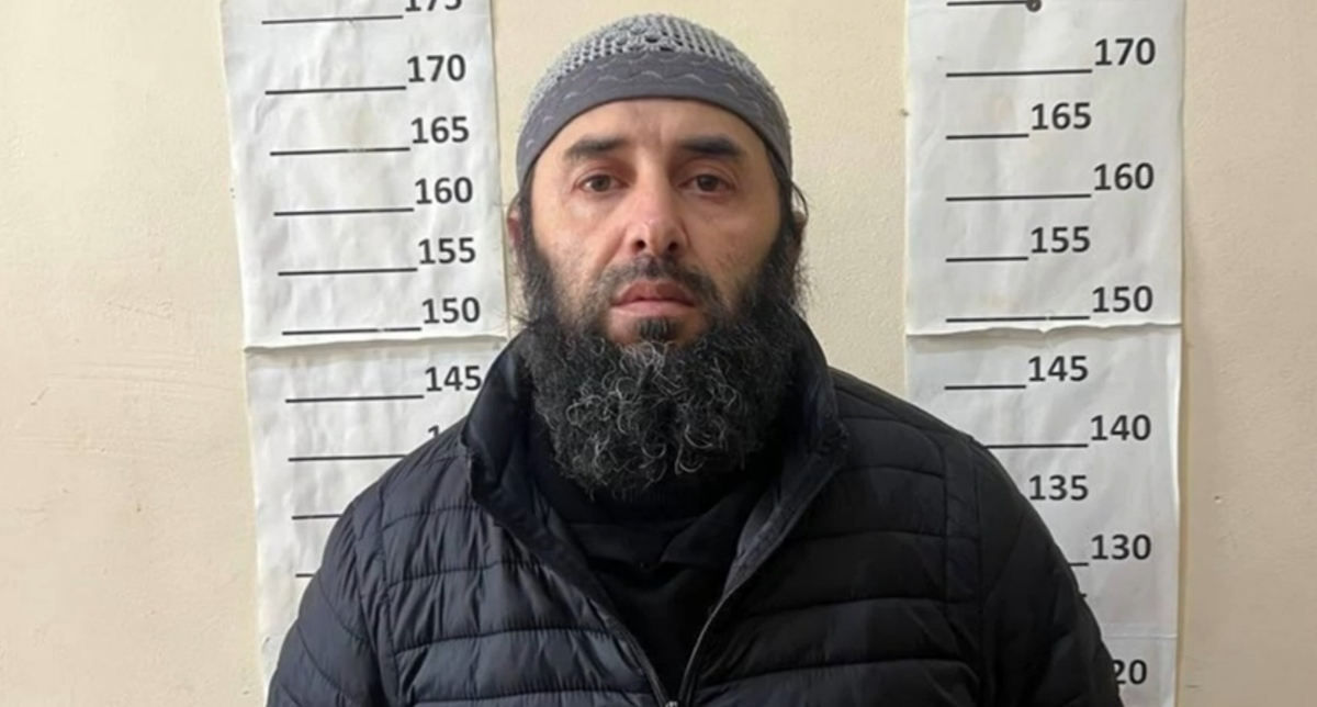 Задержанный гражданин Таджикистана. Кадр видео СГБ Абхазии https://sgb.apsny.land/news/item/129-sotrudnikami-sgb-ra-zaderzhan-grazhdanin-tadzhikistana