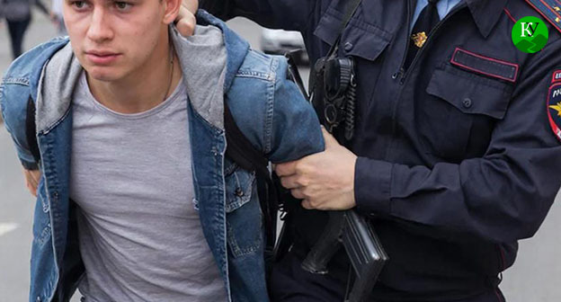 Сотрудник полиции задерживает подростка. Иллюстрация создана "Кавказским узлом" при помощи ИИ в программе Copilot Сотрудник полиции задерживает подростка. Иллюстрация создана "Кавказским узлом" при помощи ИИ в программе Copilot