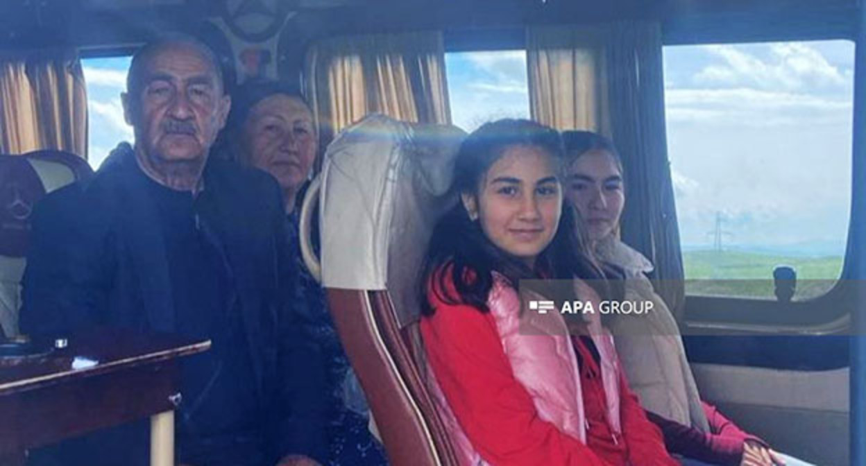 Люди вернувшиеся в Ходжавенд. 31 марта 2026 г. Фото: APA https://ru.apa.az/social/v-gorod-xodzavend-pribyla-ocerednaya-gruppa-pereselencev-foto-obnovleno-643512 Люди вернувшиеся в Ходжавенд. 31 марта 2026 г. Фото: APA https://ru.apa.az/social/v-gorod-xodzavend-pribyla-ocerednaya-gruppa-pereselencev-foto-obnovleno-643512