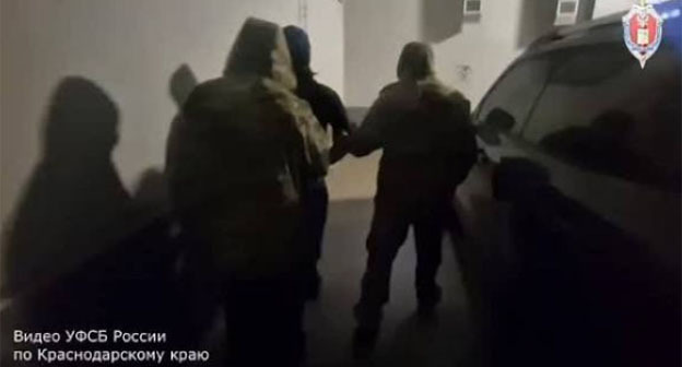 Задержание подозреваемого в приготовлении к поджогу трансформаторной подстанции. 31 марта 2026 г. Скриншот виде https://www.instagram.com/reels/DWizwpjjK3P/ Задержание подозреваемого в приготовлении к поджогу трансформаторной подстанции. 31 марта 2026 г. Скриншот виде https://www.instagram.com/reels/DWizwpjjK3P/