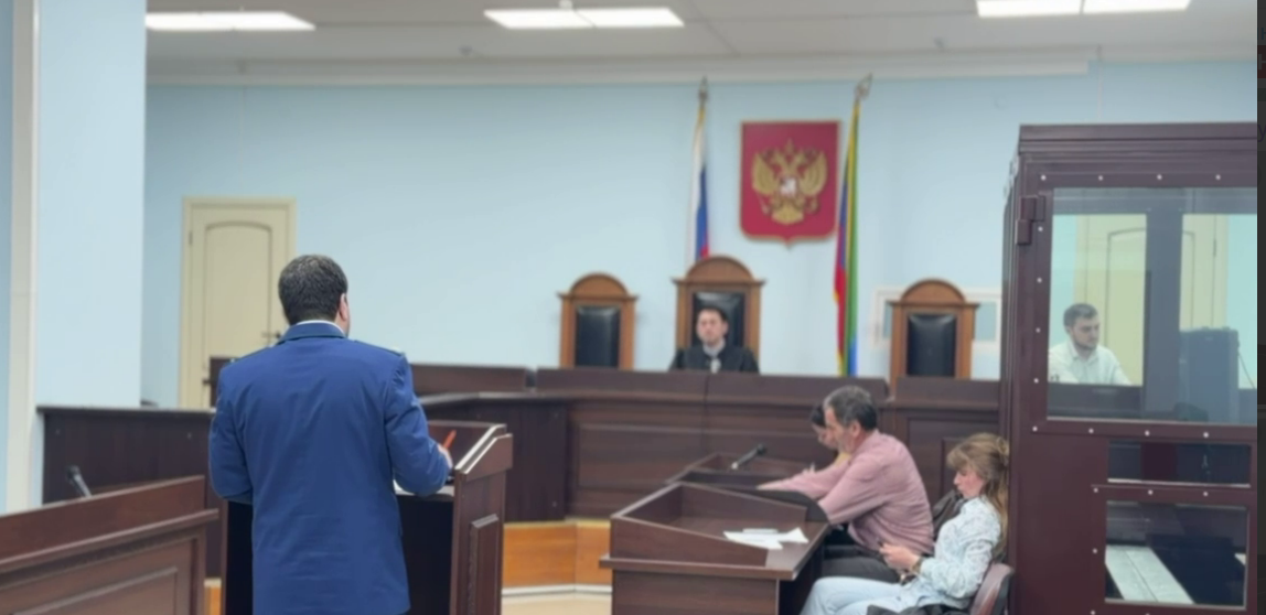 Дело рассматривалось в отсутствие подсудимых. Стоп-кадр видео Прокуратуры Дагестана от 02.04.26, https://t.me/procuratura05/4844.