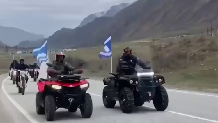 Автопробег в Черекском районе. Стоп-кадр видео из Telegram-канала администрации главы КБР от 28.03.26, https://t.me/pravitelstvokbr/18786. Автопробег в Черекском районе. Стоп-кадр видео из Telegram-канала администрации главы КБР от 28.03.26, https://t.me/pravitelstvokbr/18786.