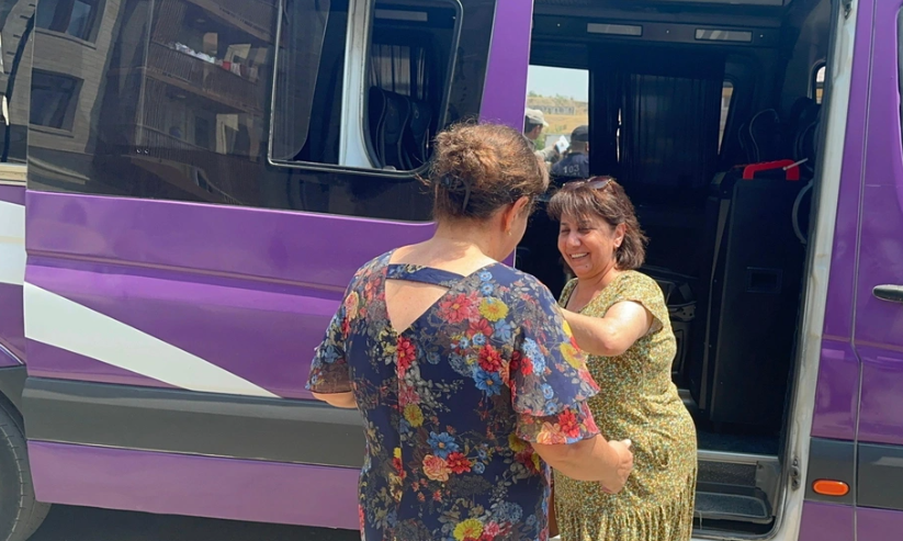 Переселенцы прибыли в Джебраил. Скриншот фото Report от 30.07.25, https://report.az/ru/vnutrennyaya-politika/ocherednaya-gruppa-pereselencev-otpravlena-v-gorod-dzhebrail3#gallery_b104f21702ead64b8a34031b04e7d7f6-33.