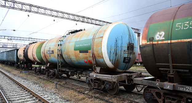 Вагоны с топливом и удобрениями. Фото: https://azertag.az/ru/xeber/iz_azerbaidzhana_v_armeniyu_otpravlen_eshche_odin_poezd_s_dizelnym_toplivom_i_udobreniyami-4123371 Вагоны с топливом и удобрениями. Фото: https://azertag.az/ru/xeber/iz_azerbaidzhana_v_armeniyu_otpravlen_eshche_odin_poezd_s_dizelnym_toplivom_i_udobreniyami-4123371