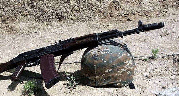 Оружие и каска. Фото: https://armeniatoday.news/armed-forces-ru/716166/ Оружие и каска. Фото: https://armeniatoday.news/armed-forces-ru/716166/