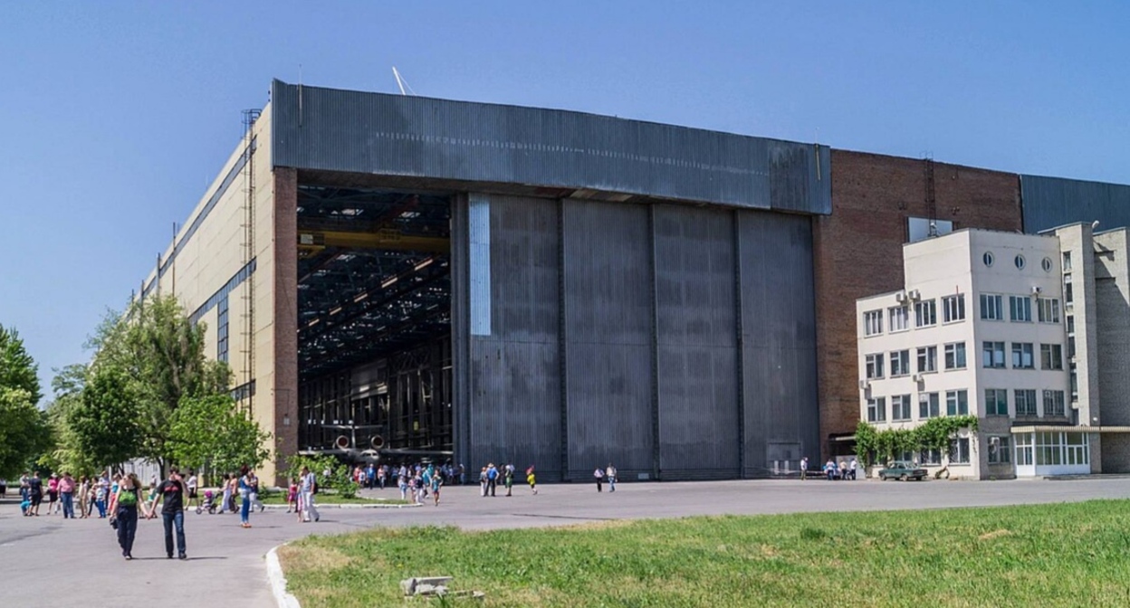 Корпуса Таганрогского авиационного научно-технического комплекса имени Г. М. Бериева Фото: Alexandr Meshkov. https://www.flickr.com/photos/ad15/24256861025/sizes/o/, CC BY 2.0, https://commons.wikimedia.org/w/index.php?curid=58186801