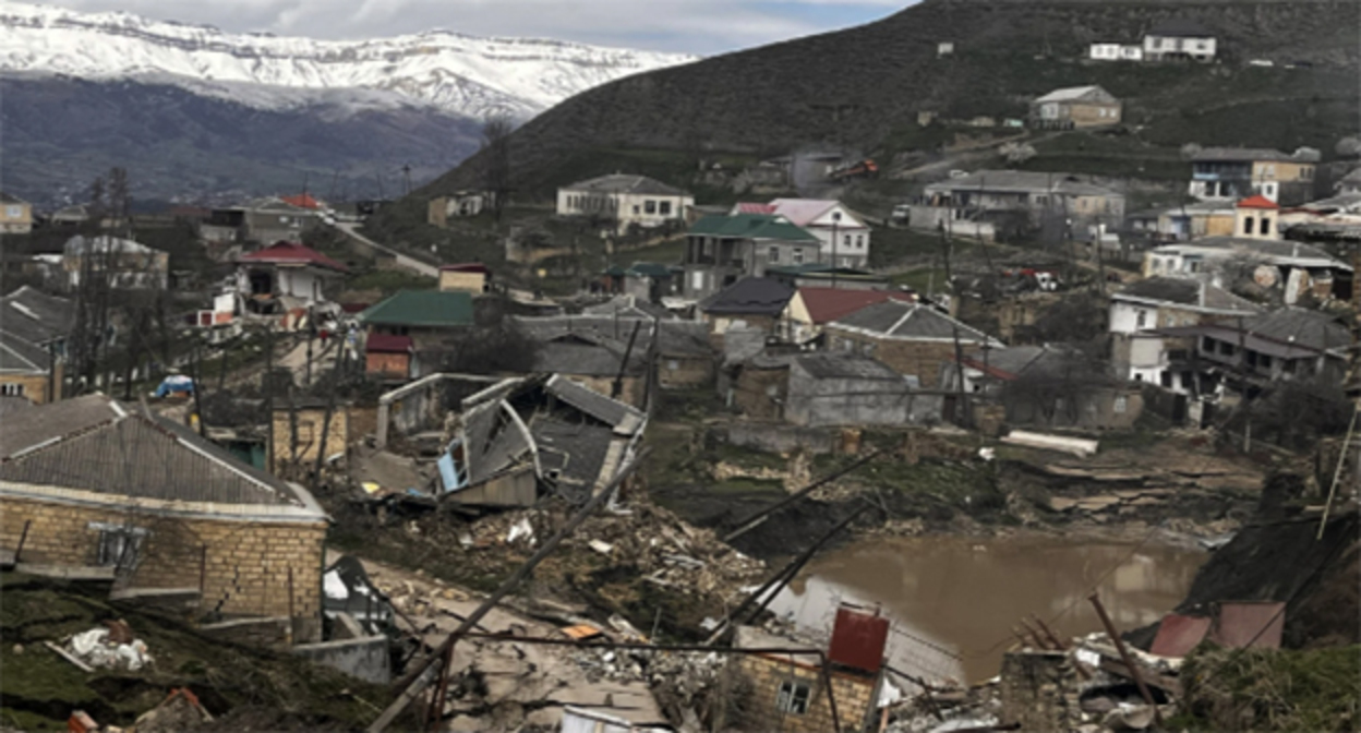 Оползень в Дахадаевском районе. Апрель 2026 г. Фото: РИА Дагестан https://riadagestan.ru/news/dakhadaevskiy_rayon/v_dakhadaevskom_rayone_stikhiya_zatronula_155_domovladeniy