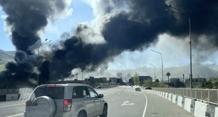 Дым от горящего НПЗ в Туапсе, 28 апреля 2026 года. Скриншот публикации в сообществе ТУАПСЕ / "ВКонтакте" https://vk.com/wall-1113580_181653